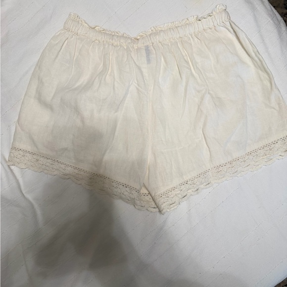 Universal Thread Cream Elastic Waist Shorts with Floral Embroidery - Picture 3 of 4